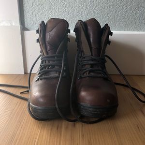 Gently worn Merrel women’s hiking boot